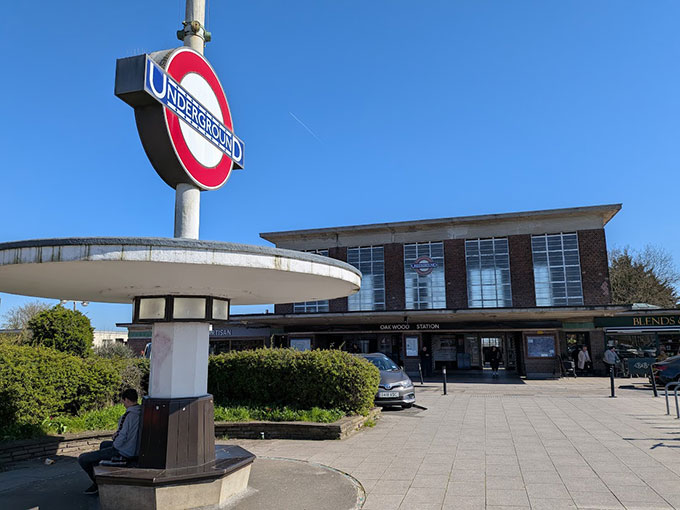 オークウッド駅舎