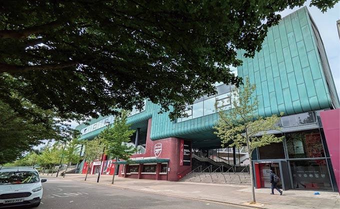 アーセナル駅最寄りのスタジアムへと続く入場口。