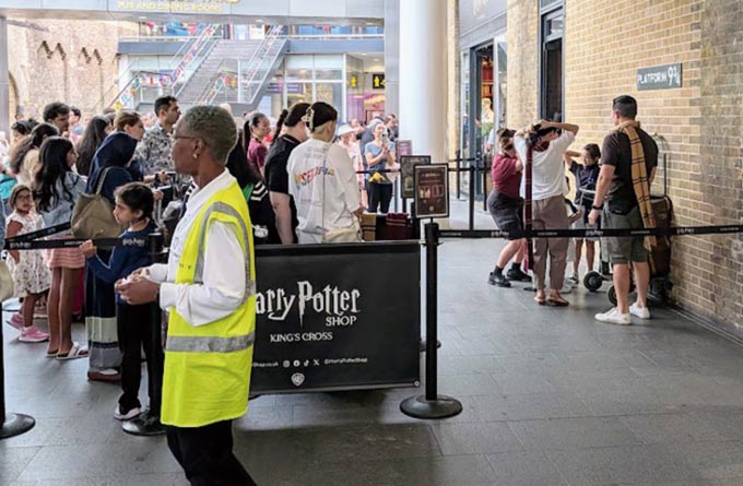 ハリー・ポッターの Platform 9¾ 撮影ポイント。